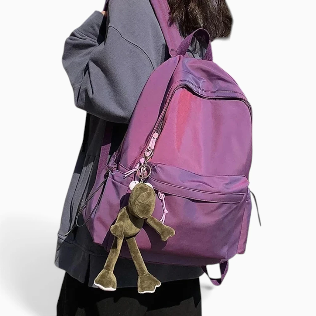 Sac à dos pour bagage cabine gris clair présenté à plat avec les dimensions de capacité