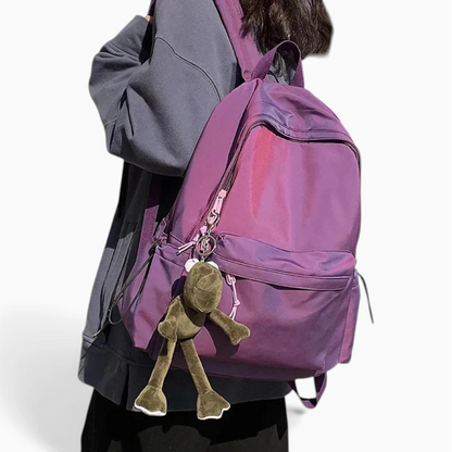 Sac à dos pour bagage cabine gris clair présenté à plat avec les dimensions de capacité