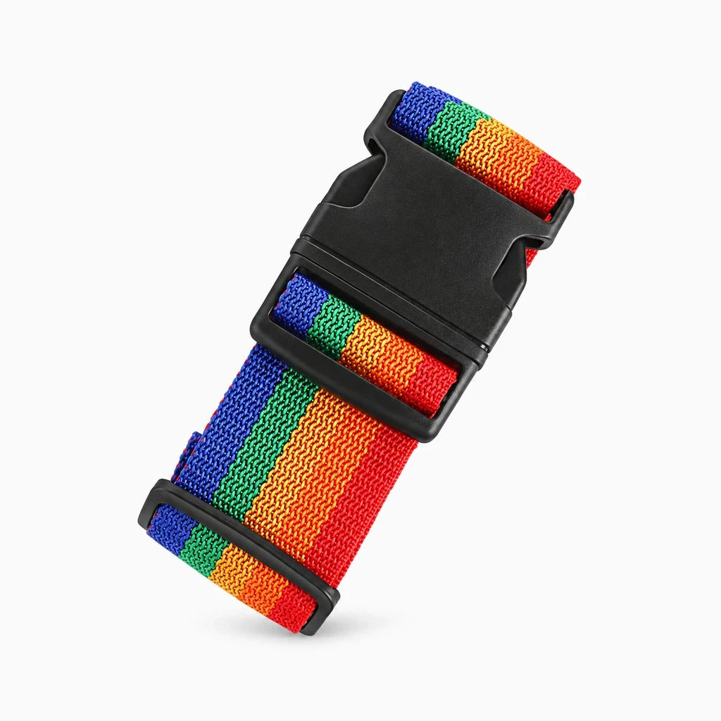 Sangle de protection colorée maintenant fermement une valise de voyage