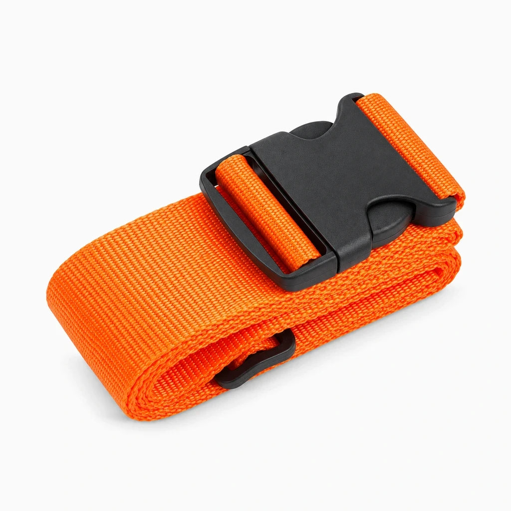 Fermeture sécurisée d'une valise grâce à la sangle avec boucle réglable