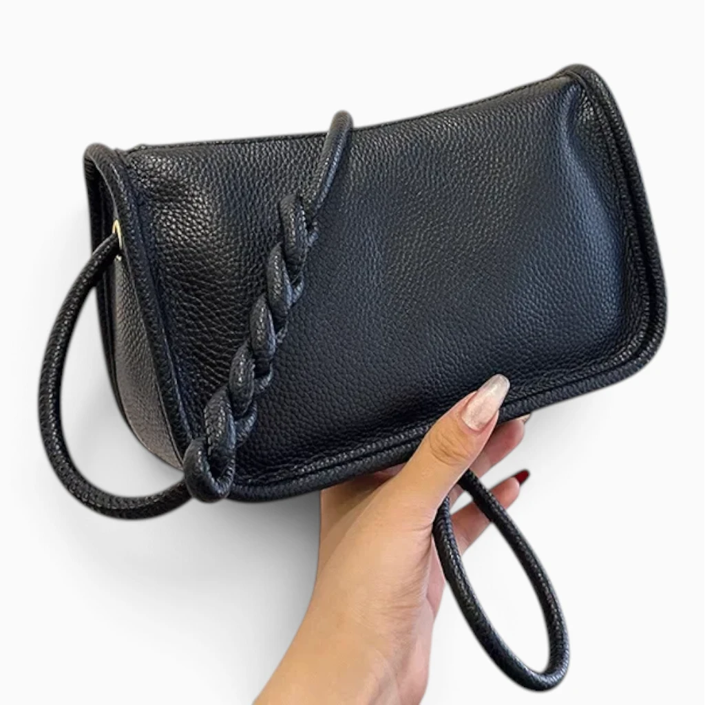 Sac clutch porté à l'épaule avec bandoulière ajustable, allure épurée pour le quotidien