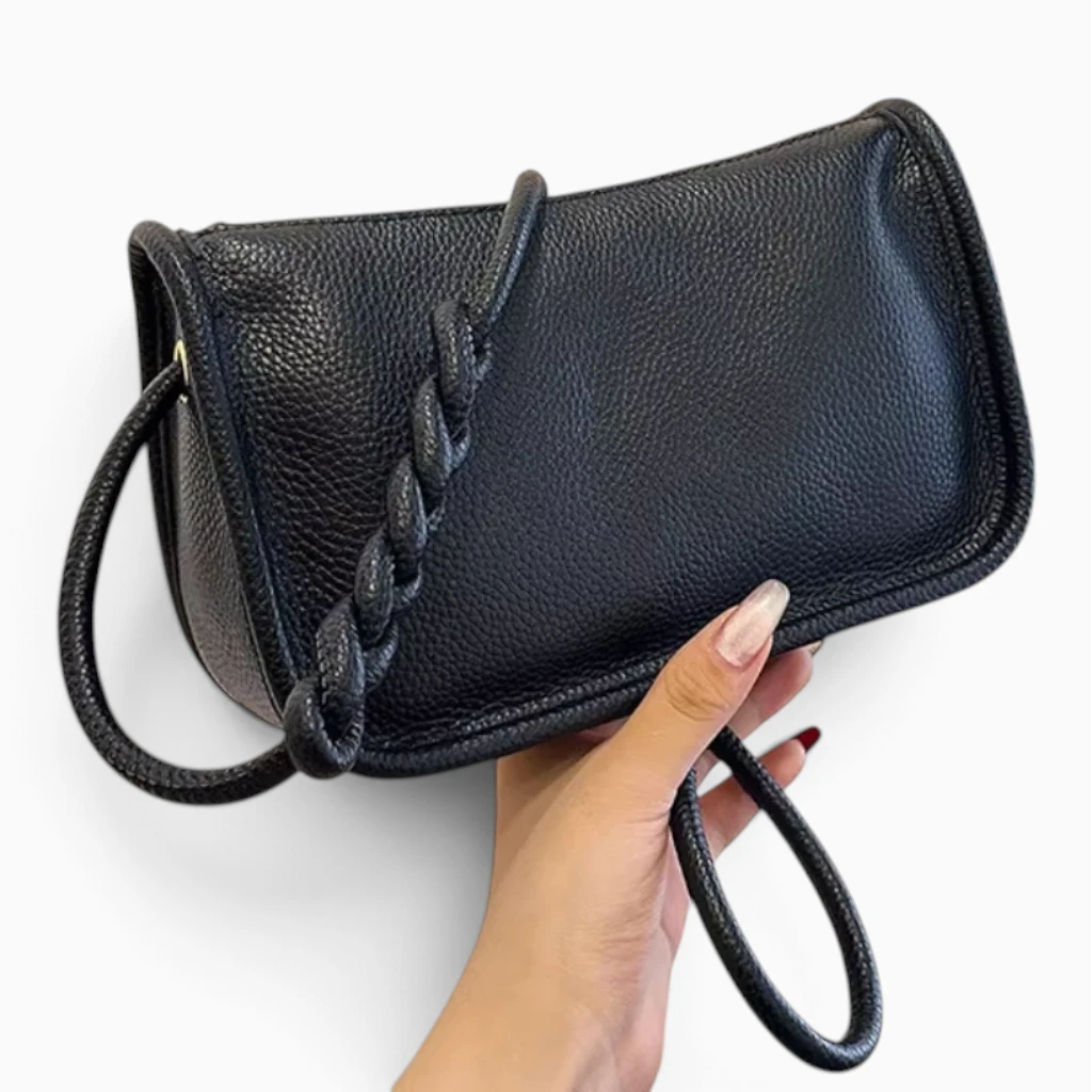 Sac clutch ouvert montrant l'intérieur organisé avec poches de rangement fonctionnelles