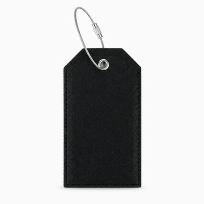 Détail de l'étiquette en cuir PU fixée sur une valise de maquillage lors du voyage