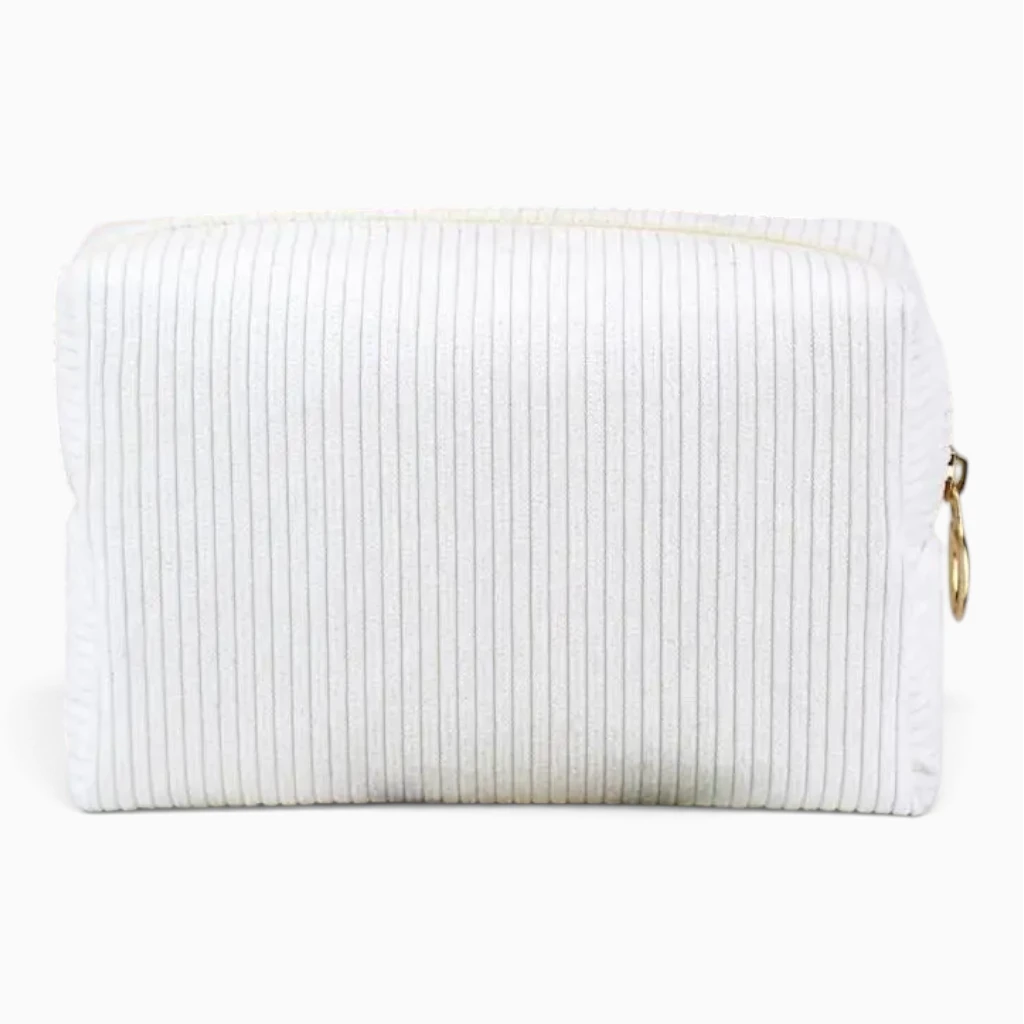 Trousse de toilette femme grande ouverte montrant compartiments intérieurs et pochette dédiée