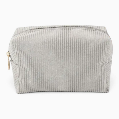 Grande trousse de toilettes femme fermée, format spacieux pour rangement quotidien