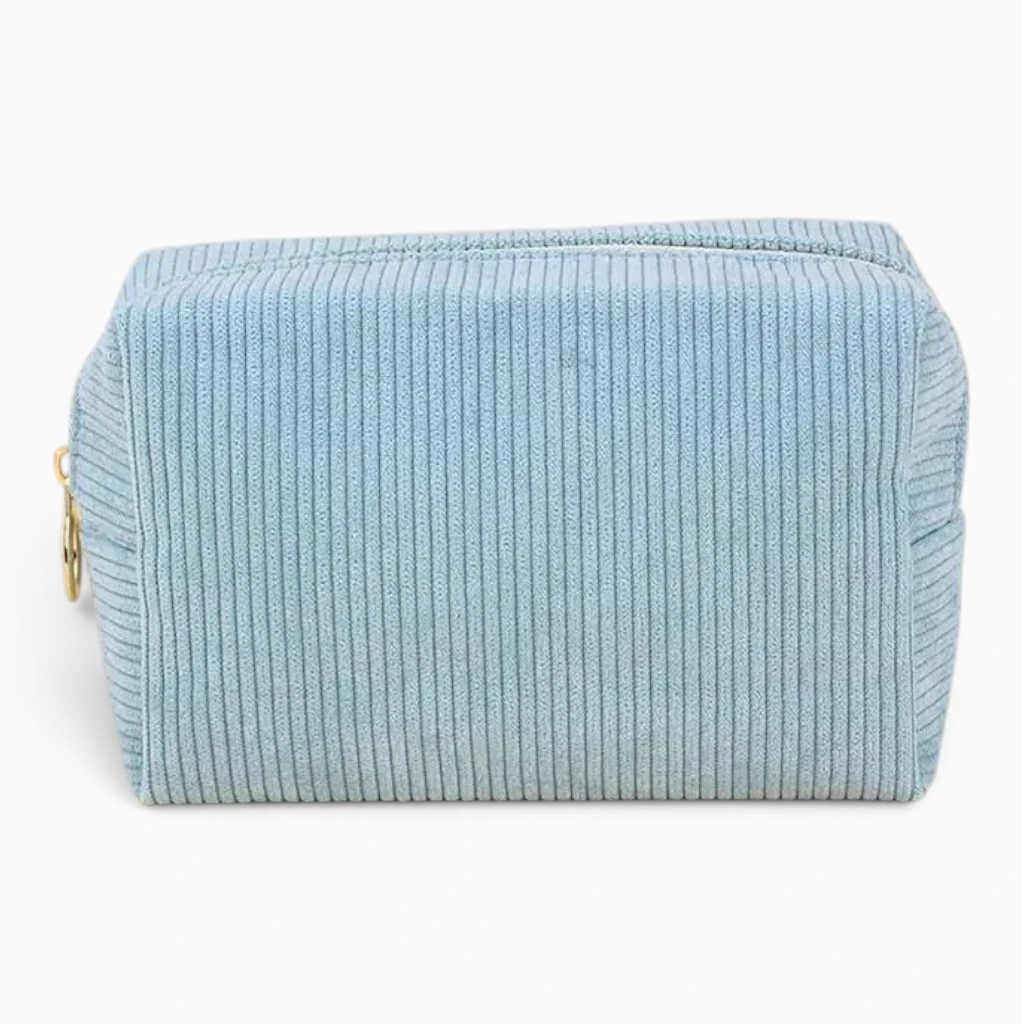 Grande trousse de toilette femme disponible en teintes variées, aspect velouté chaleureux