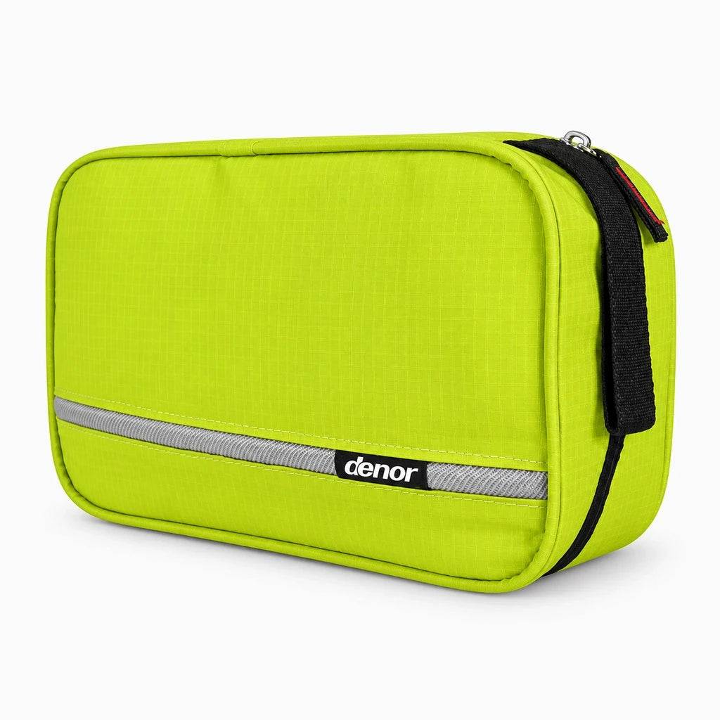 Trousse de toilette homme pliée compacte glissée dans un bagage de voyage
