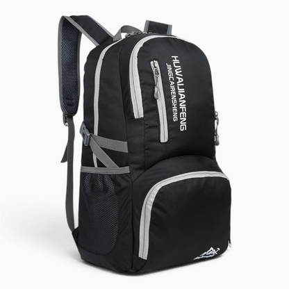 Sac à dos compact pour homme en tissu hydrofuge, plié et rangé dans une poche de pantalon