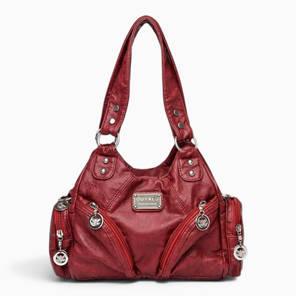 Détail du cuir noir du petit sac à main, texture et finition