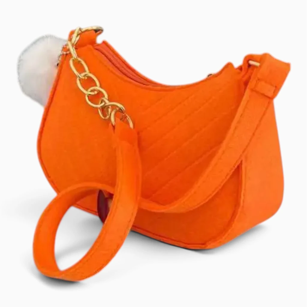 Petit sac bandoulière femme tendance en feutre rouge avec silhouette de selle