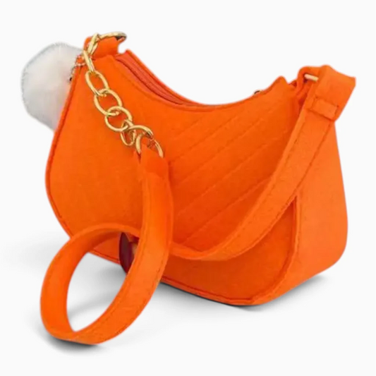 Petit sac bandoulière femme tendance en feutre rouge avec silhouette de selle
