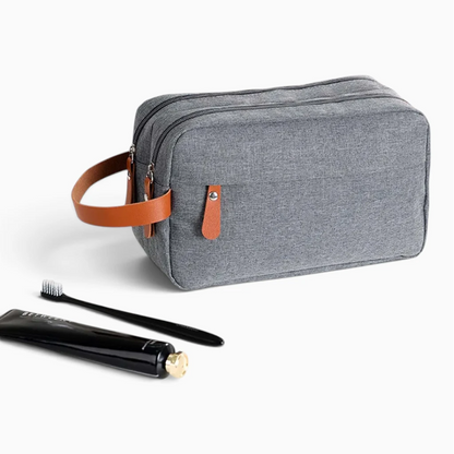Petite trousse de toilette grise aux lignes épurées, format compact pour rangement quotidien
