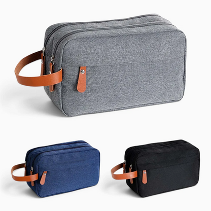 Trousse de toilette de petite taille posée à plat, démontrant la capacité de rangement et l'organisation