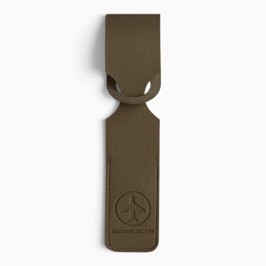 Porte étiquette pour valise attaché à une poignée de bagage