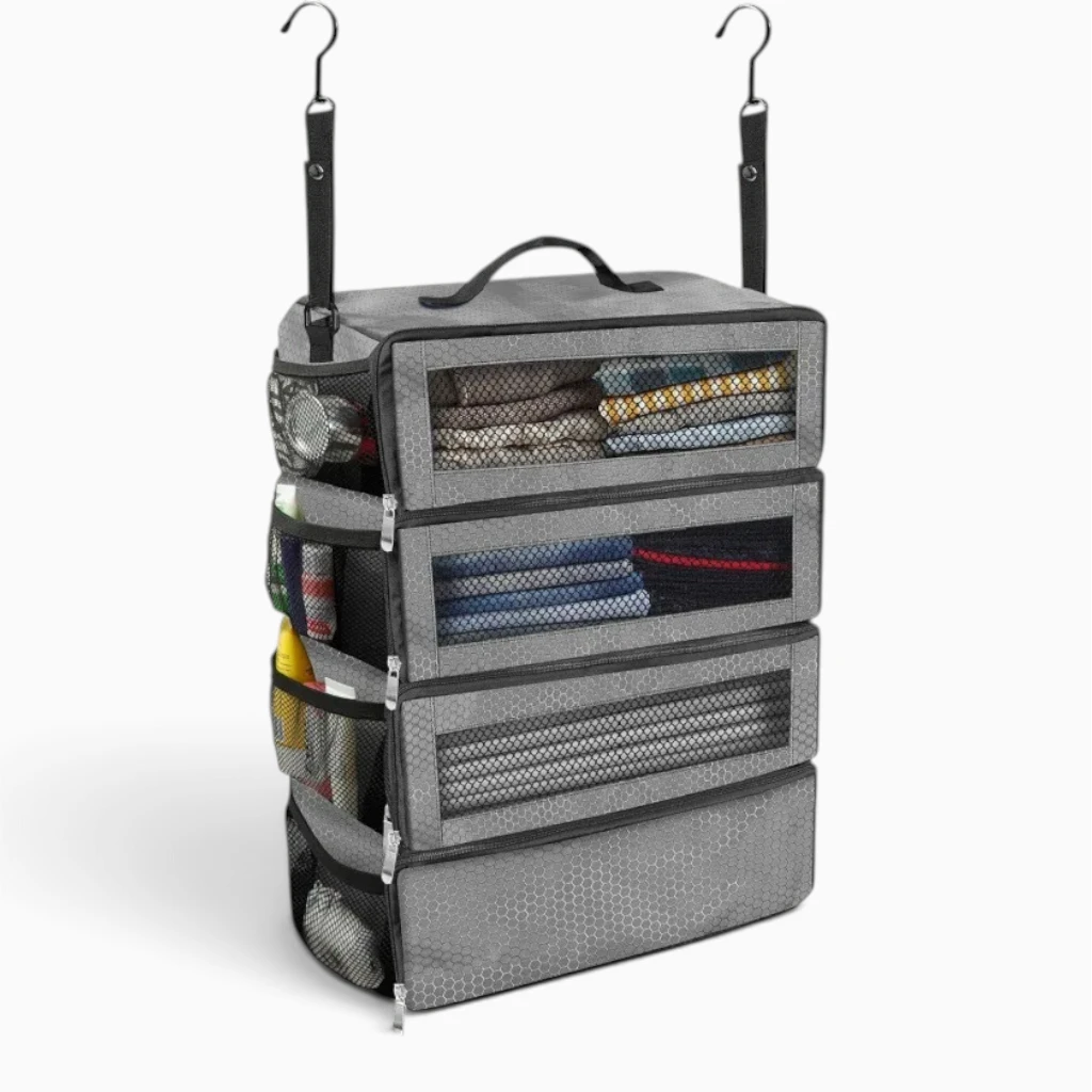 Rangement valise gris avec cubes suspendus pour organiser vêtements et accessoires