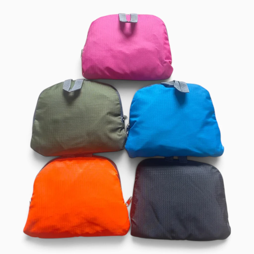 Détail de la base renforcée et coutures du sac à dos randonnée