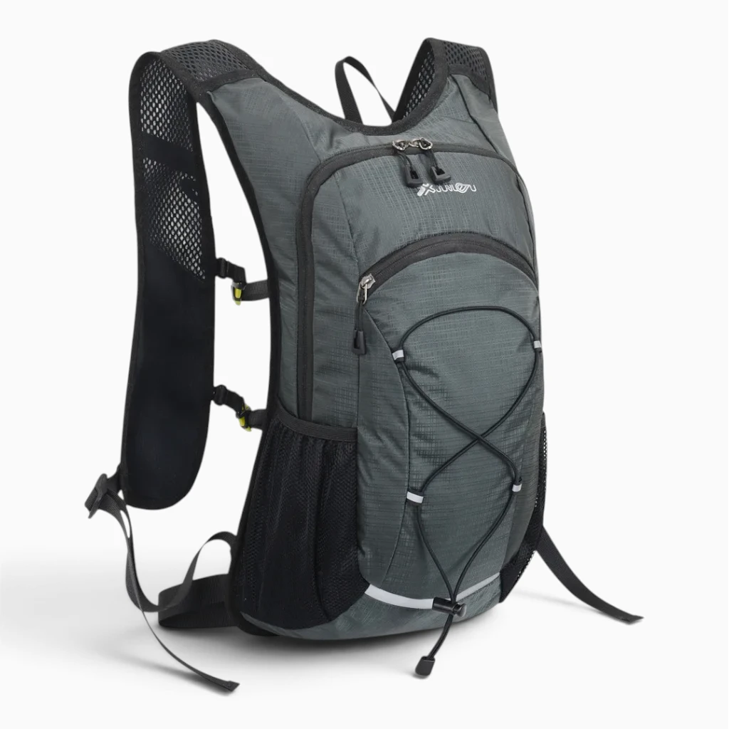 Détail des poches latérales et système de rangement du sac à dos running