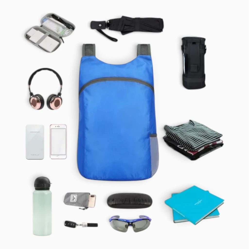 Sac à dos trekking noir ouvert montrant la capacité de rangement interne organisée