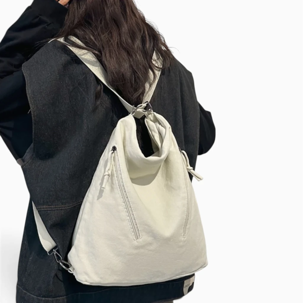 Sac à dos femme ultra léger marron foncé, port discret en tenue professionnelle bureau
