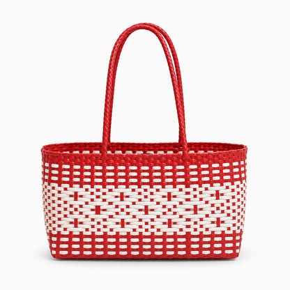 Sac à main tressé en raphia avec texture ajourée et doublure rouge visible