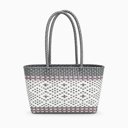 Sac à main tressé avec piquage matelassé et finition en raphia synthétique