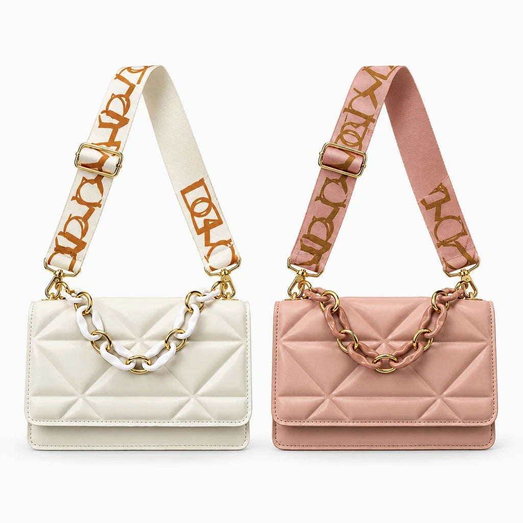 Sac à main vintage posé à plat montrant l'intérieur spacieux et l'organisation des poches