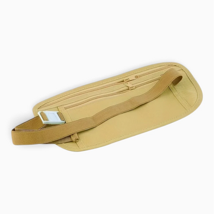 Femme en mouvement avec sac ceinture porté discrètement sous vêtement