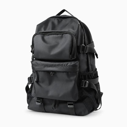 Sac cartable décontracté porté à l'épaule, idéal pour trajets professionnels quotidiens