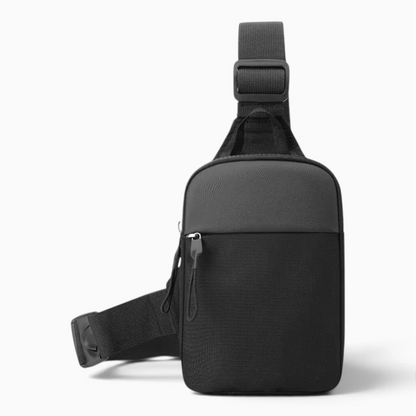 Détail de la poche frontale et de l'ajustement du sac ceinture pour homme