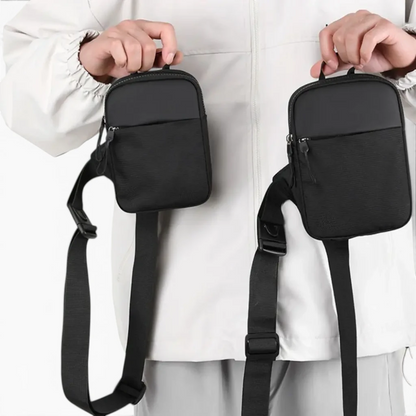 Sac banane léger attaché à la ceinture lors d'une sortie sportive
