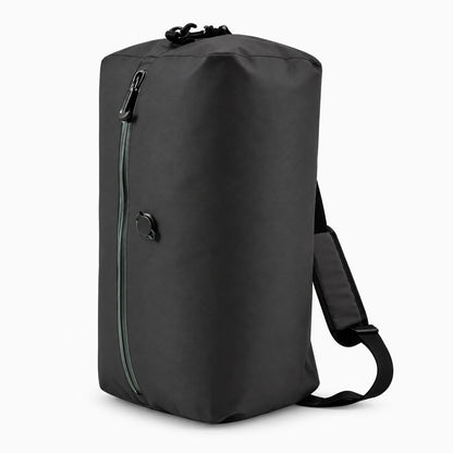 Sac de compression rangement dans une valise avec vêtements soigneusement empilés