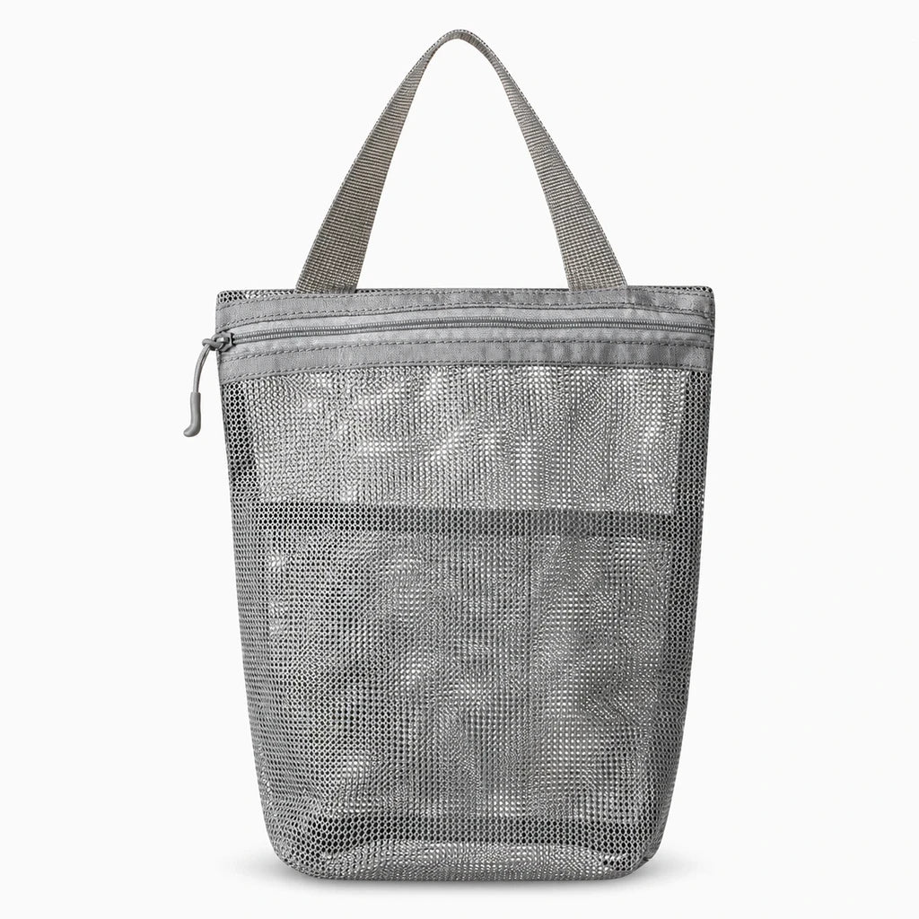 Sac de toilette gris en maille aérée avec poignée, vue de trois-quarts