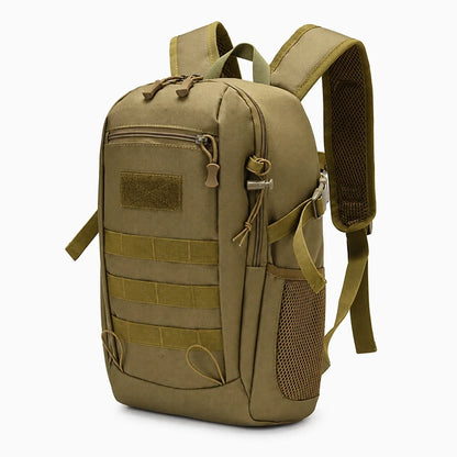 Petit sac à dos kaki de face avec bretelles réglables et poches latérales