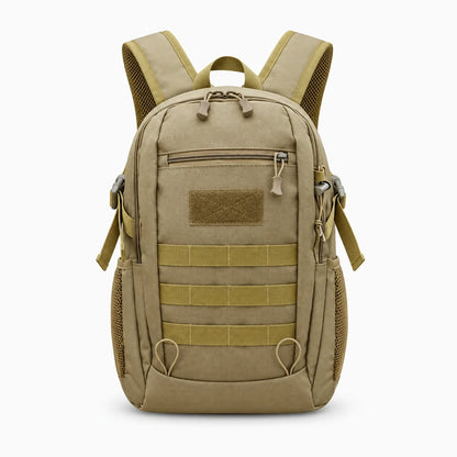 Sac kaki plié et prêt à glisser dans un bagage pour voyager léger