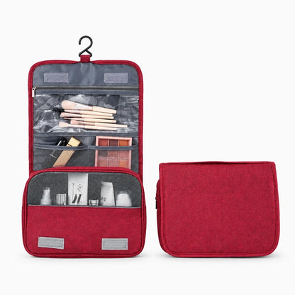 Détail de la trousse de toilette grand format avec compartiments de rangement